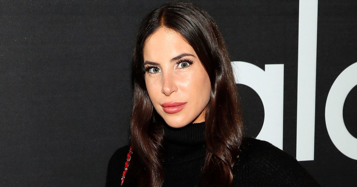 Fitness Influencer Jen Selter Models White String Bikini And Figure