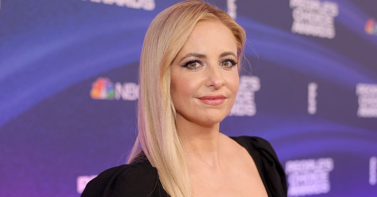 Sarah Michelle Gellar Looks Fabulous In A Hot Pink Barbie Swimsuit On Vacation Sports