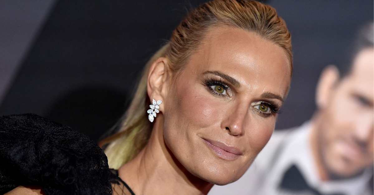 Molly Sims Displays Toned Physique In Black Seashell Bikini Sports