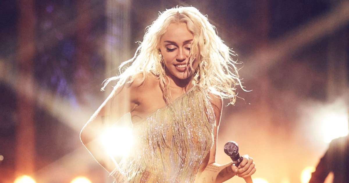 Miley Cyrus Shows Off Toned Abs In Burnt Orange Bikini On Ig Sports Illustrated Lifestyle