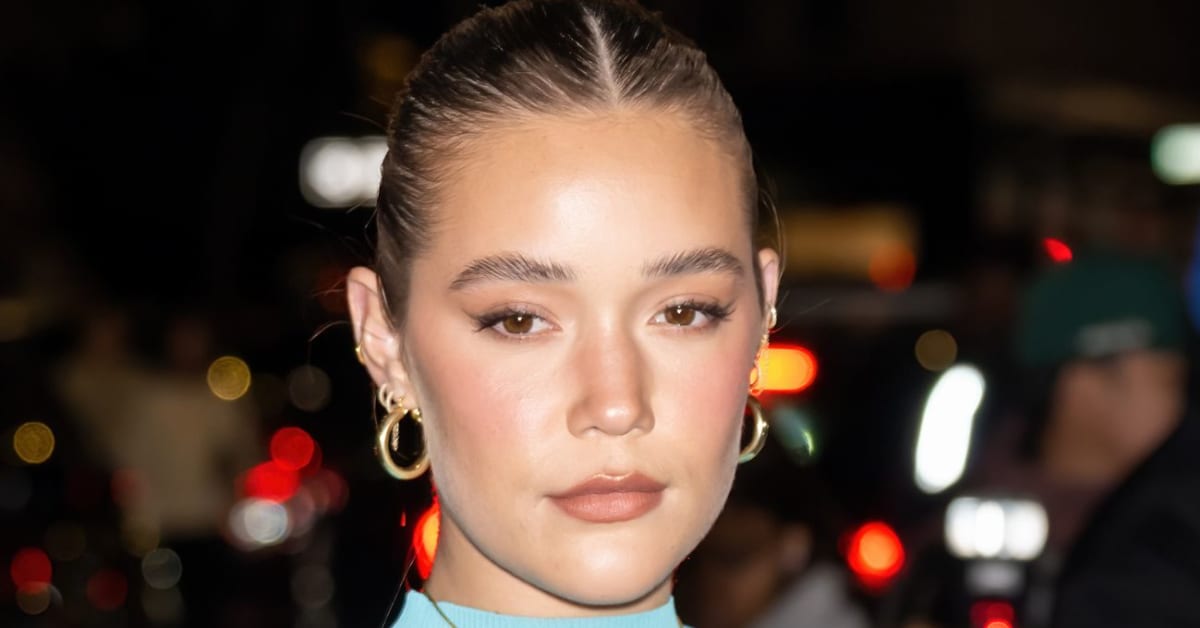 Si Swimsuit Model Olivia Ponton Looks Like An Angel In A Black String Bikini Sports