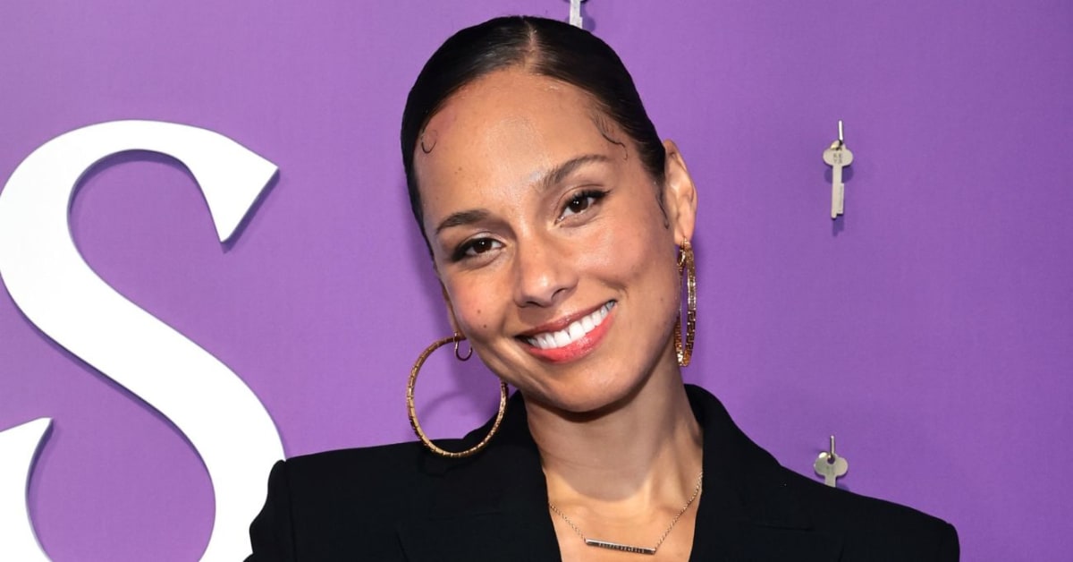 Look Alicia Keys Is Radiant In Vibrant Blue Bikini On Tropical Beach
