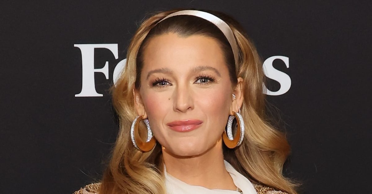 Blake Lively Accessorized Her Geometric Bikini With The Best Beachy