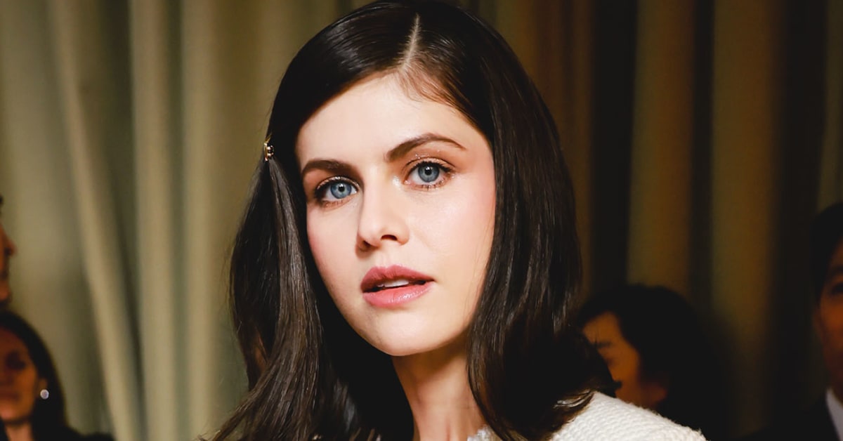 Alexandra Daddario Channels Old Hollywood Glam in Red Lip and Strapless ...