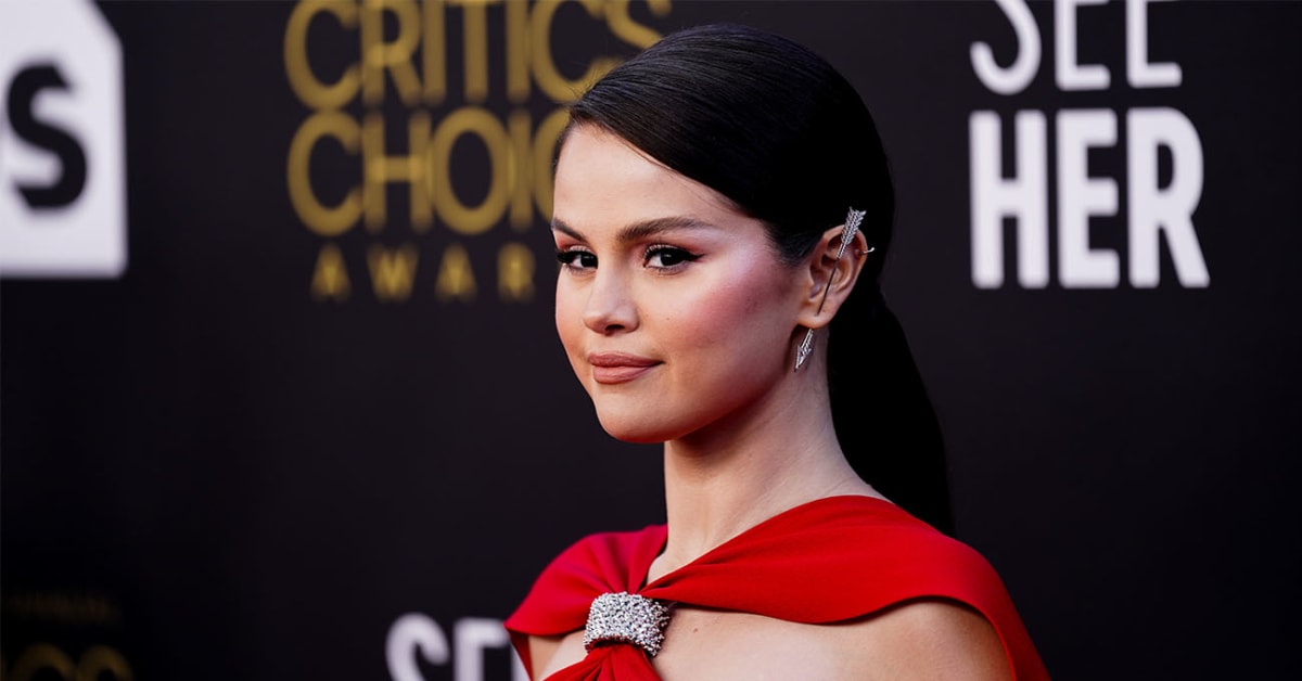 Where to Buy Selena Gomez's Makeup from the Critics' Choice Awards