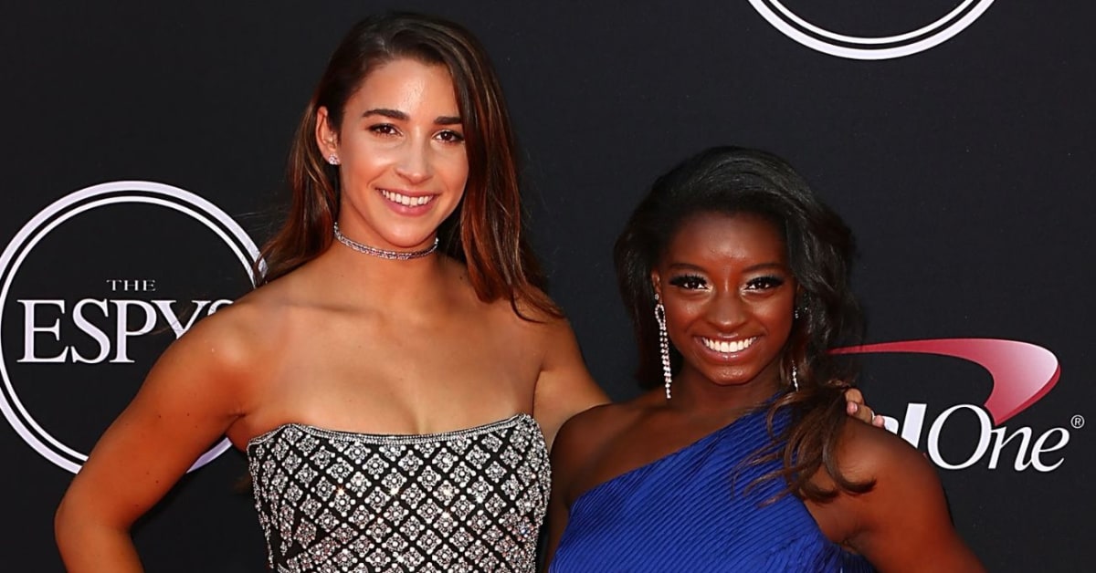 olympic-gold-medalists-simone-biles-aly-raisman-are-all-smiles-in