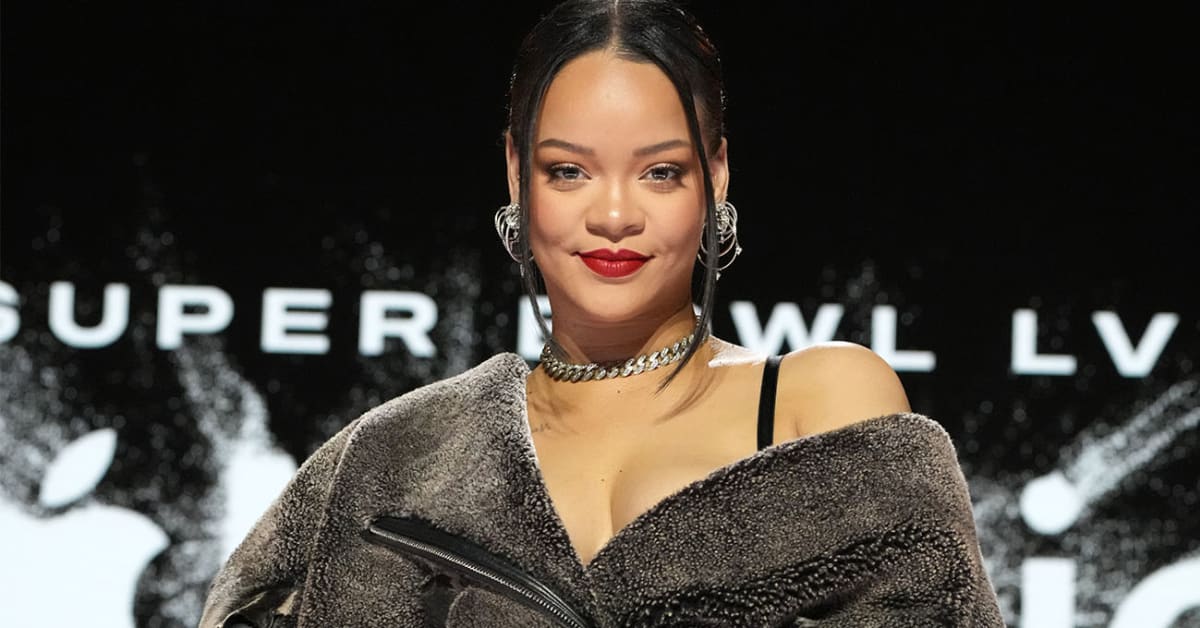 Rihanna Cradles Baby Bump in Baggy T-Shirt Dress With Hilarious Message ...