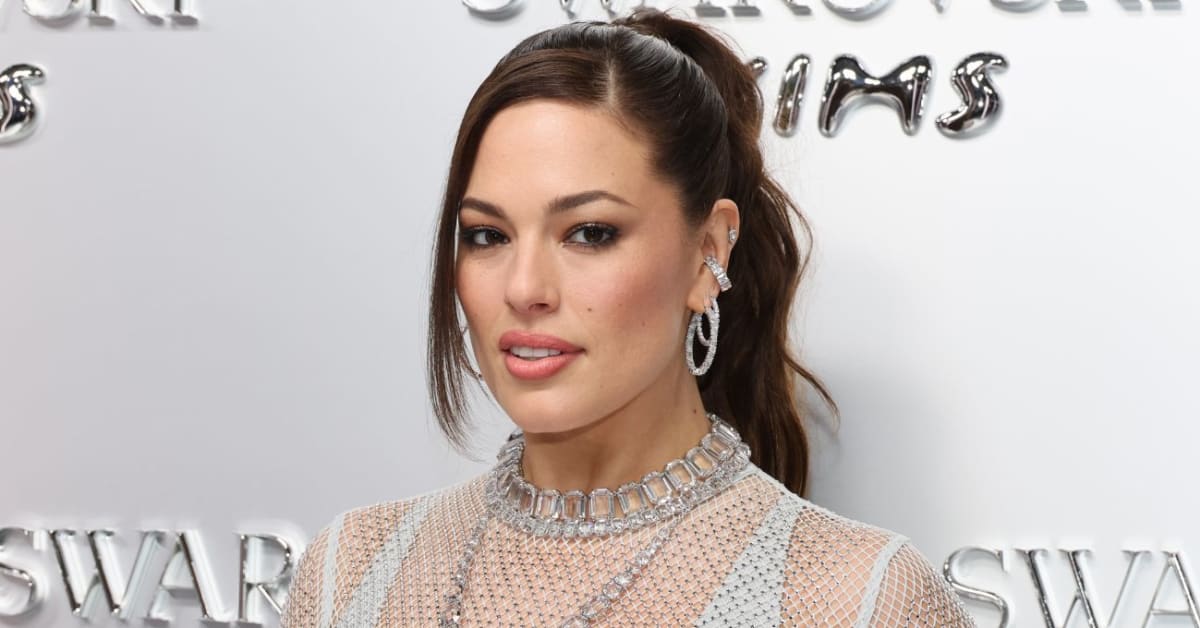 Ashley Graham Shows Off Flawless Skin and Freckles in Fresh-Faced ...