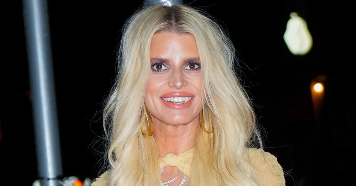 Jessica simpson deals hot pink shoes