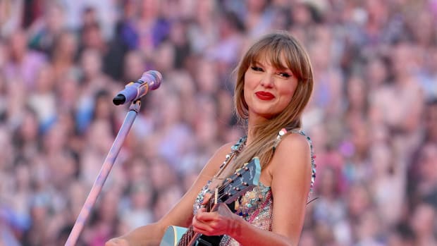 Taylor Swift Makes History With The Most No 1 Albums Of Any Female 