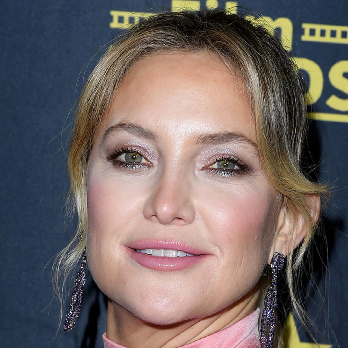 Kate Hudson shows off her sculpted physique in plunging black top and  leggings as she walks barefoot through parking lot on way to fitness class