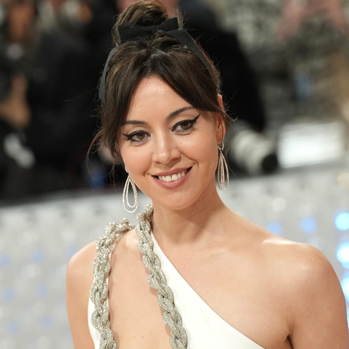 Aubrey Plaza's Custom Stella McCartney Met Gala Gown Features the Most  Perfect and Flattering Cut-Outs - Sports Illustrated Lifestyle