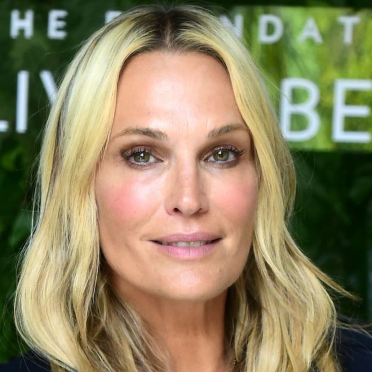 Molly Sims Shares Her 9 Beach and Pool Essentials for Summer