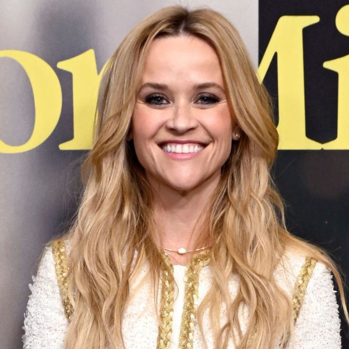 Gold disc discount necklace reese witherspoon