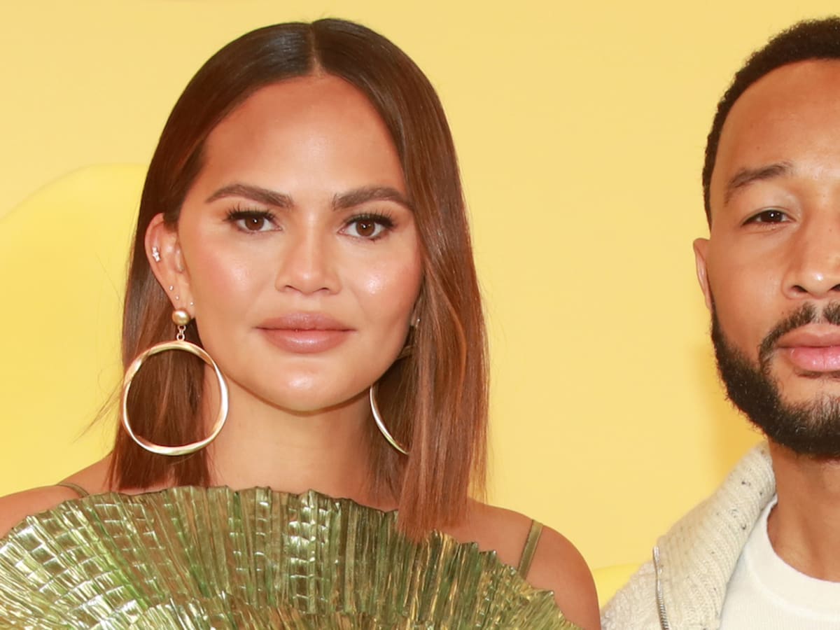 John Legend Wears Pink, Gives Chrissy Teigen a Kiss on Her Bday