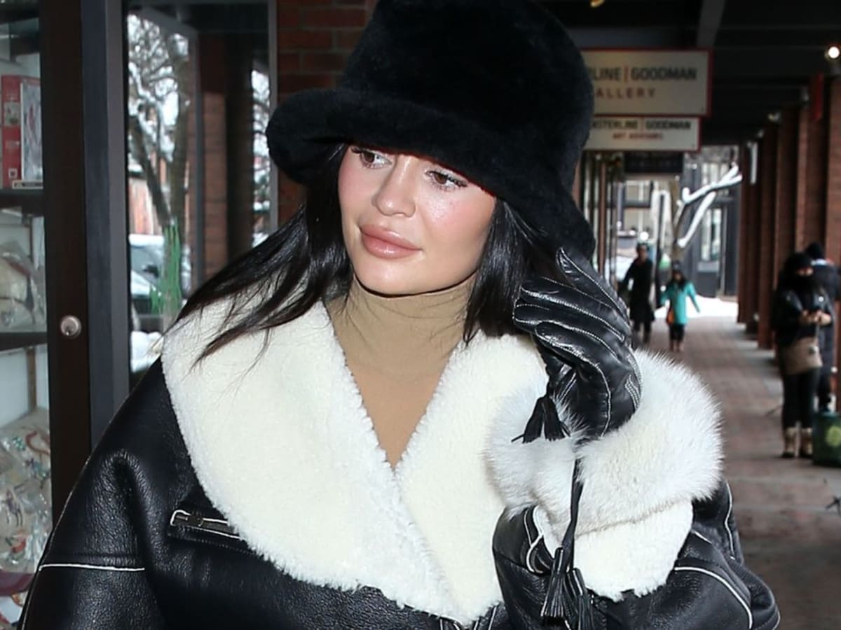 Kylie Jenner Steps Out in Aspen in Furry Mini Dress and Hat for Chic Winter  Look - Sports Illustrated Lifestyle