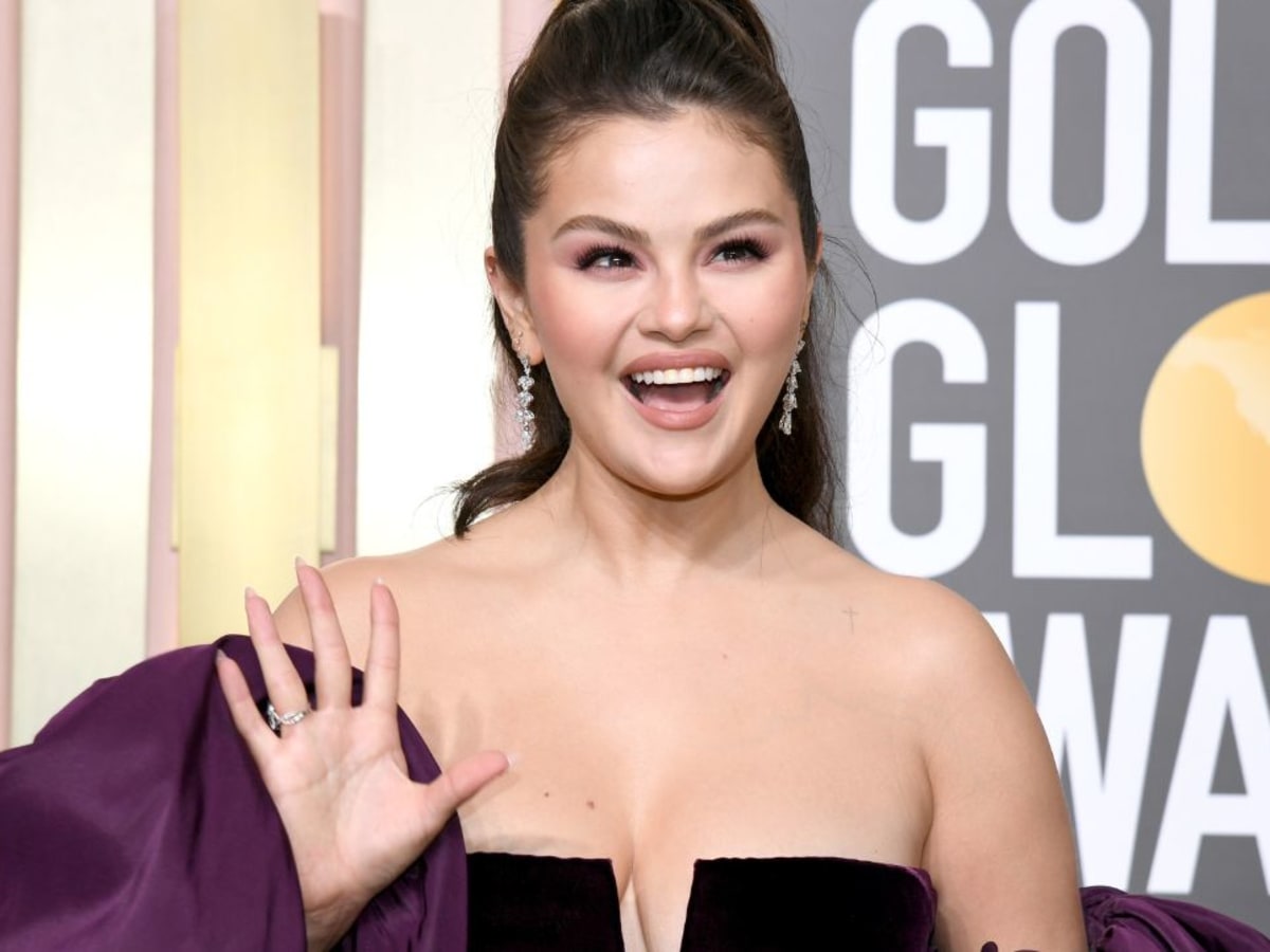 Selena Gomez's Golden Globes Mani Is the Perfect Glam Take on Nude Nails -  Sports Illustrated Lifestyle