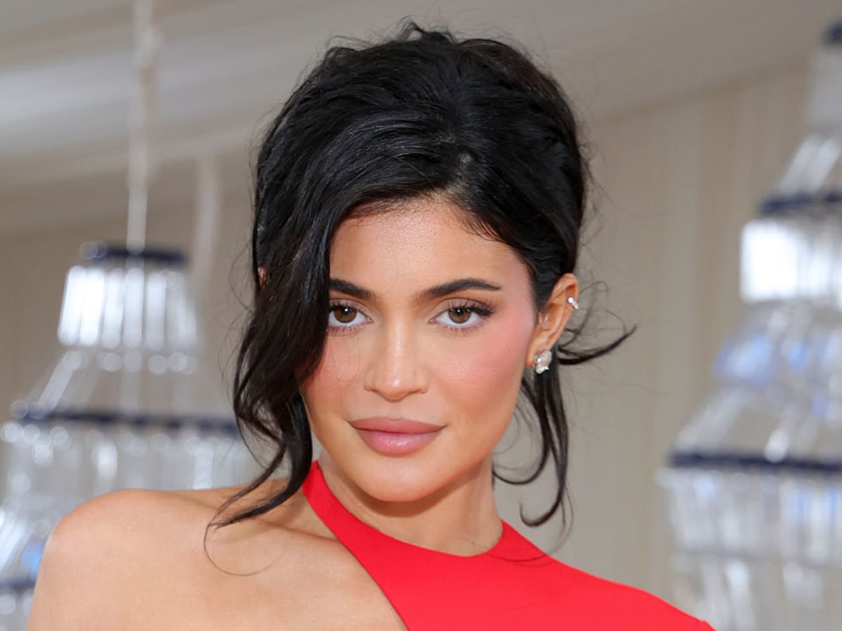 Kylie Jenner's Wet Look Matched the Paris Fashion Week Rain