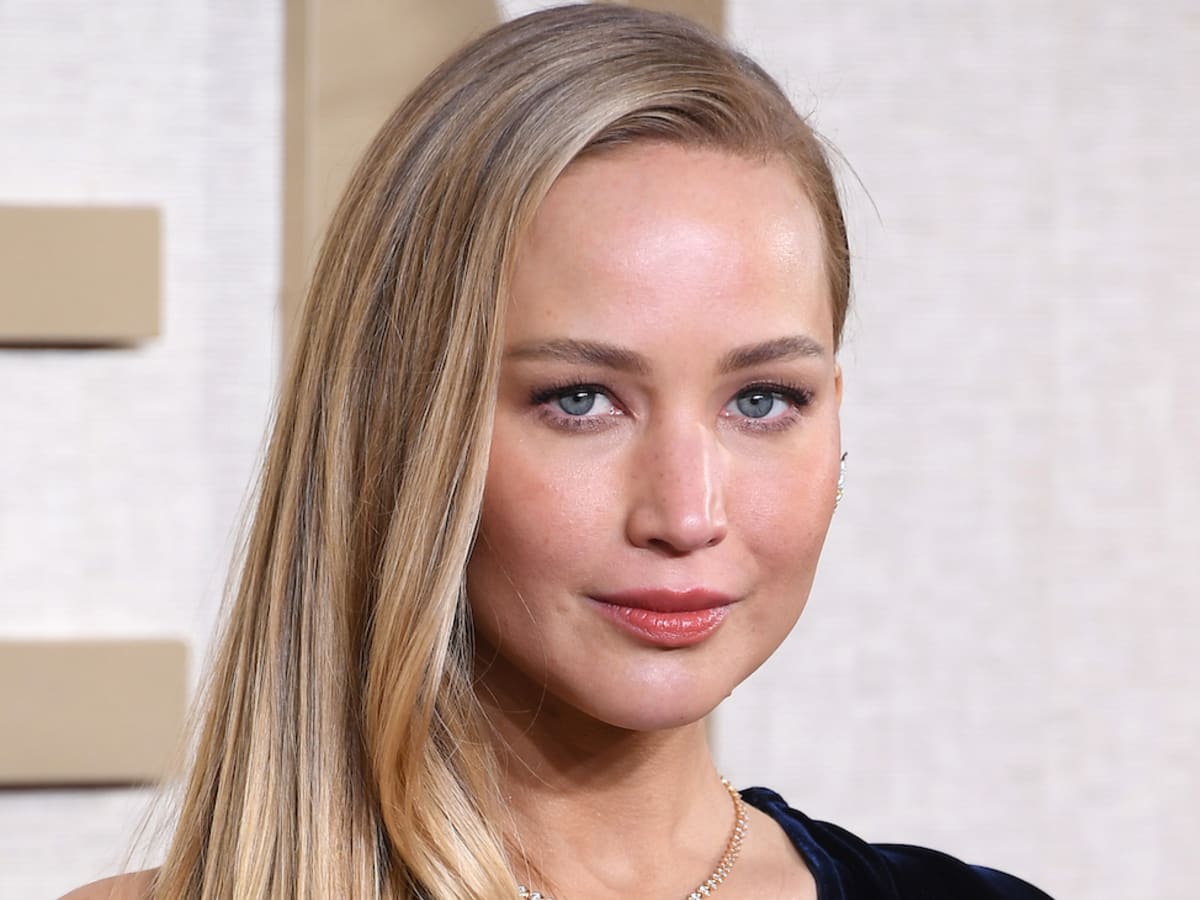 Hunger Games Stars Invite Jennifer Lawrence for Drinks