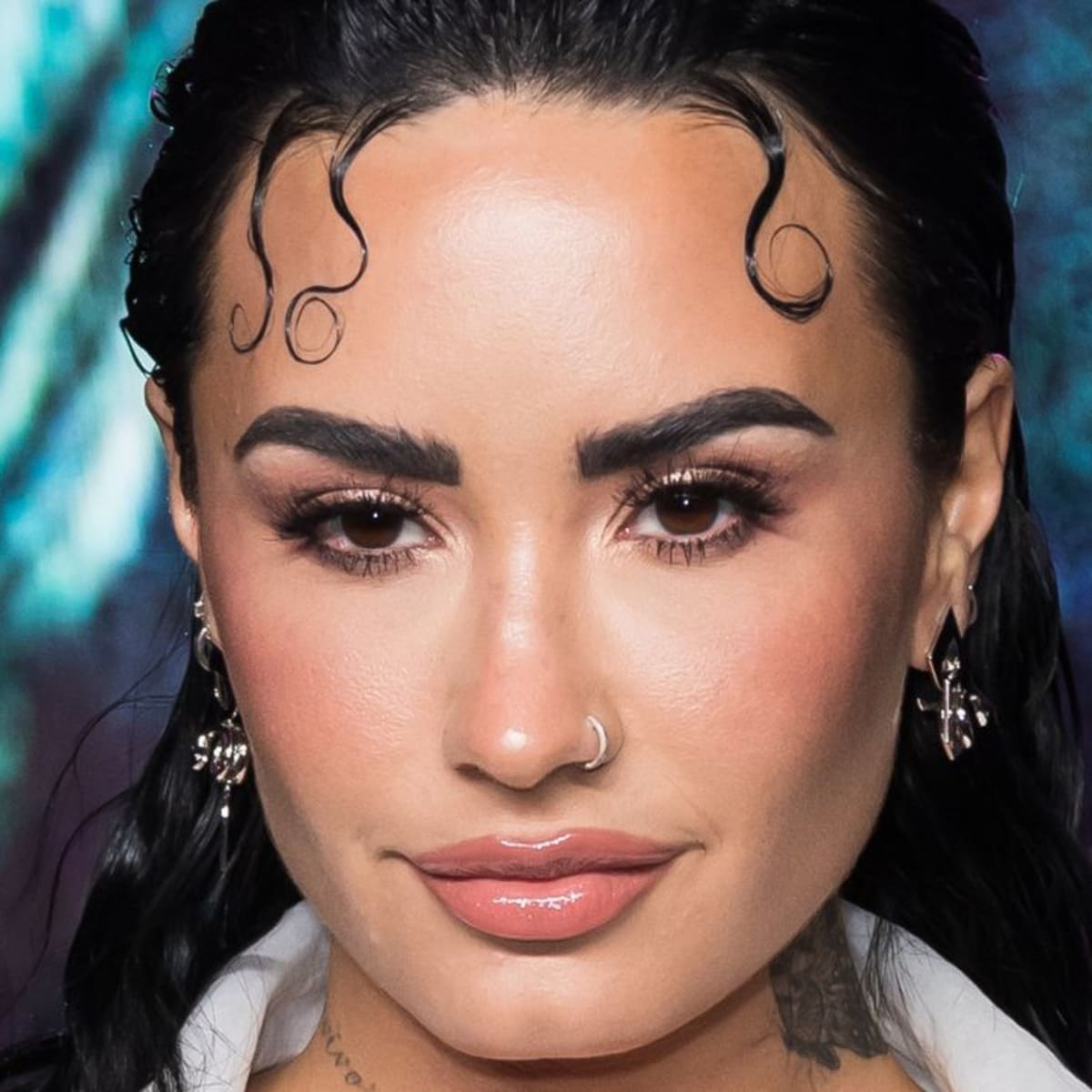 Demi Lovato Looks Ethereal in Ab Baring Ensemble for Boss Fashion Show si lifestyle