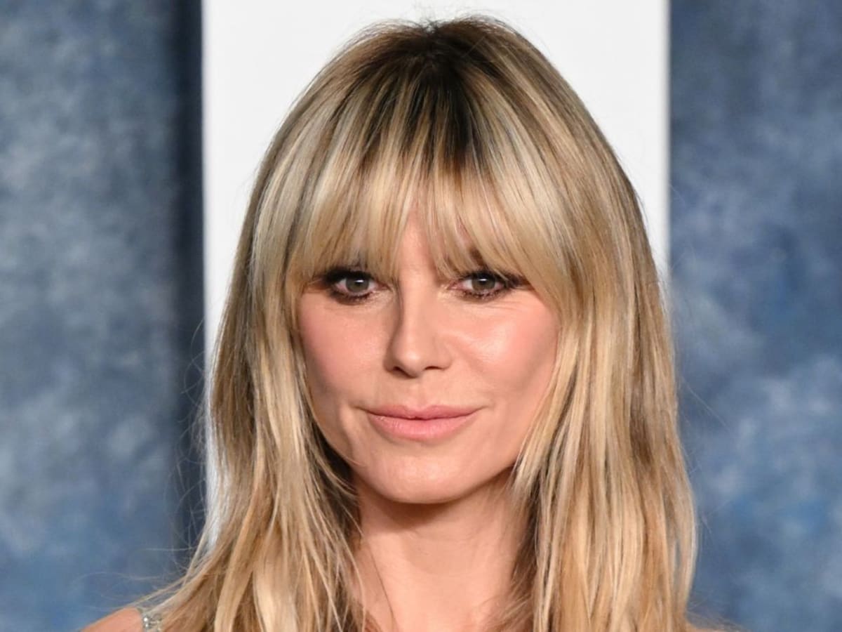 女性情報誌 Vogue Greece April 2023 Heidi Klum Heidi Klum, 49, goes braless in a sheer cream top as she