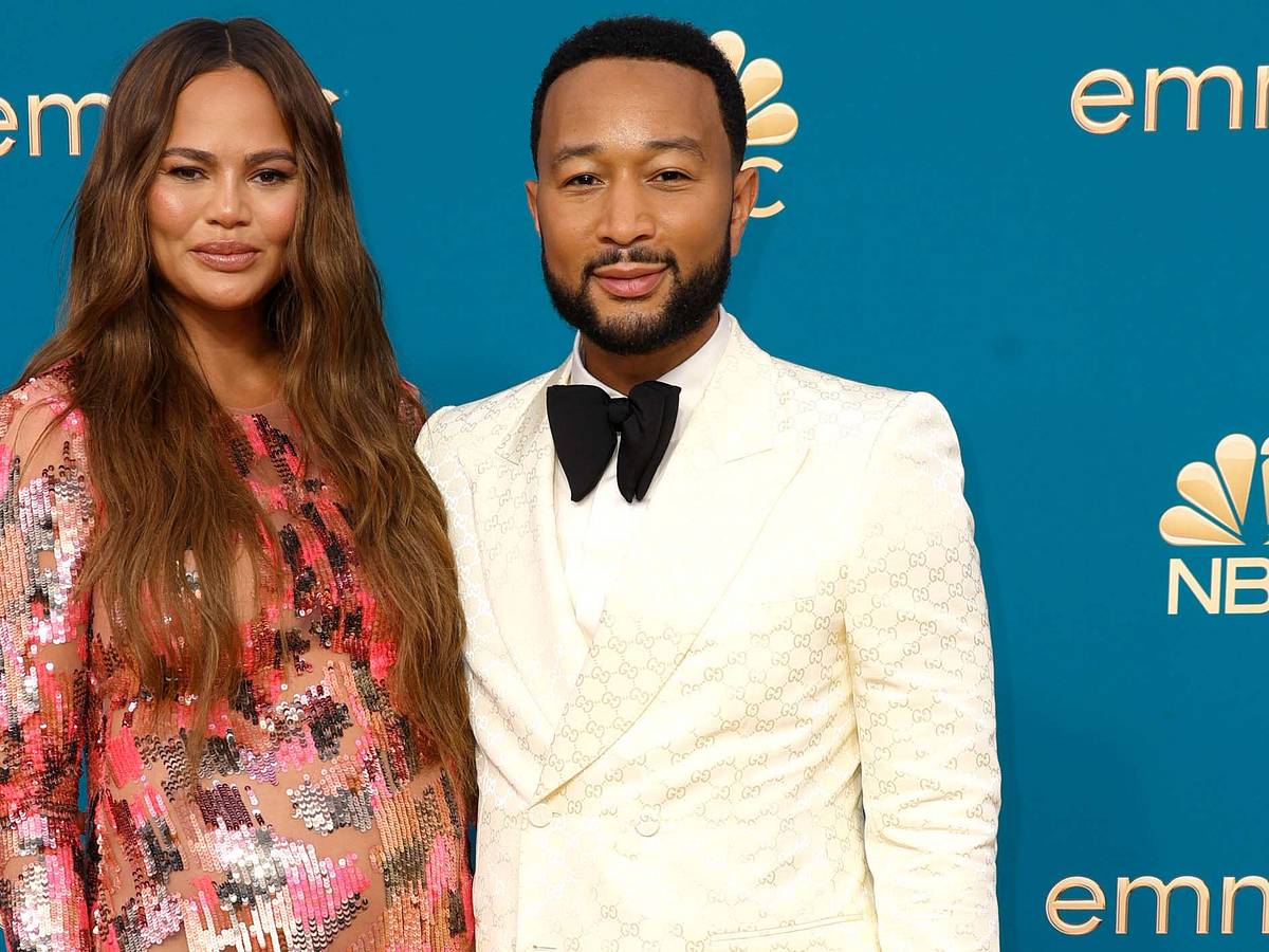 John Legend Reports He Is More in Love With Chrissy Teigen Than Ever si_lifestyle
