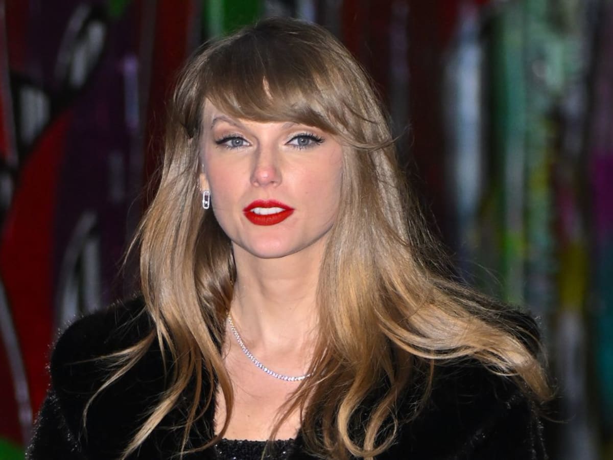 Taylor Swift Wows in Gorgeous Tennis Necklace: Get the Look