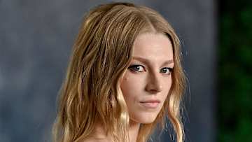 Hunter Schafer attends the 2023 Vanity Fair Oscar Party.