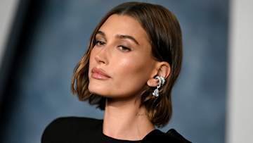 Hailey Bieber.