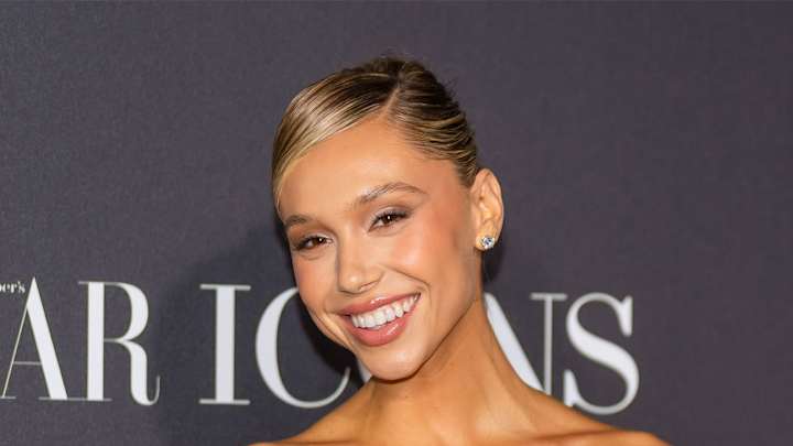 Alexis Ren. Alexis Ren.