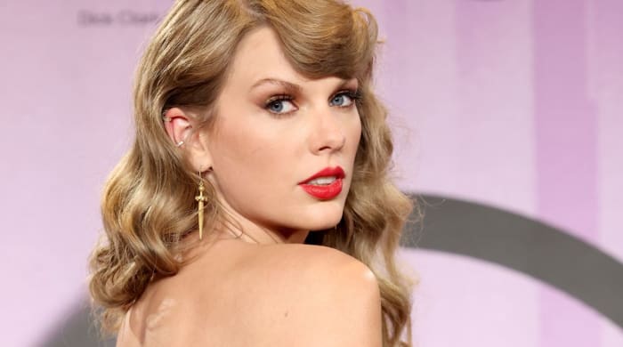 Taylor Swift to Make Her Feature Directorial Debut With Searchlight ...