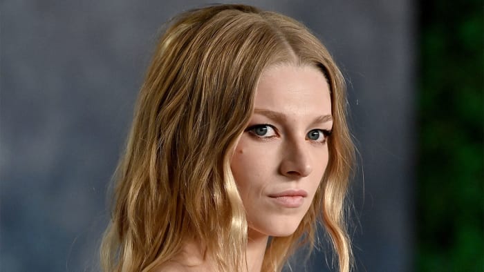 Hunter Schafer Bares All At ‘vanity Fair Oscars After Party In Daring White Top Low Rise Maxi 1720