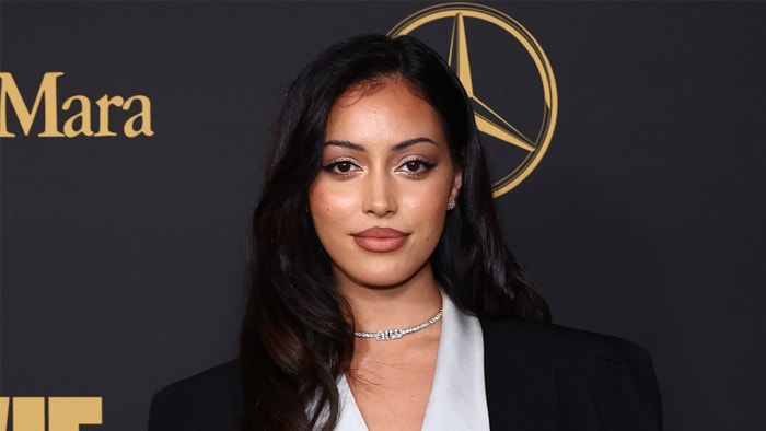 Cindy Kimberly Shows Off Stunning Figure Models Cropped Ab Baring Matching Set From Her