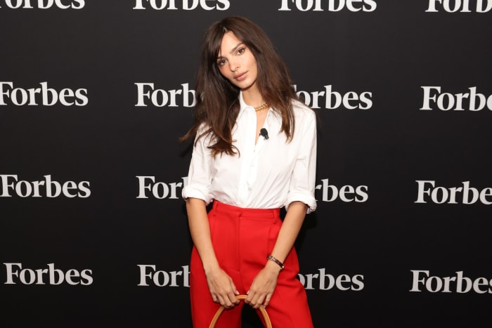 Emily Ratajkowski Stands By Dress Some Called Too Sexy ‘i Still Think I Looked Great Sports
