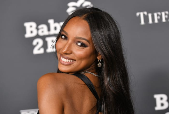 Jasmine Tookes attends the 2022 Baby2Baby Gala presented by Paul Mitchell.