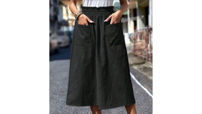 Black skirt with pockets