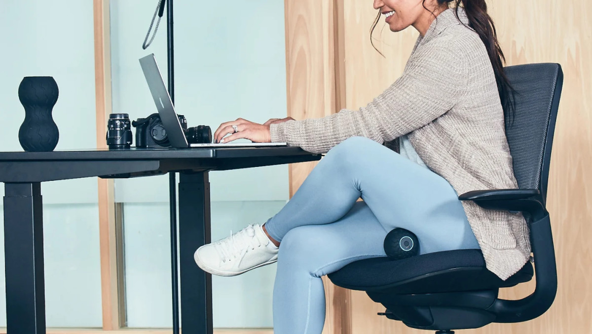 Score a Theragun Mini for just $149 with this Cyber Monday 2023 wellness  deal - CBS News