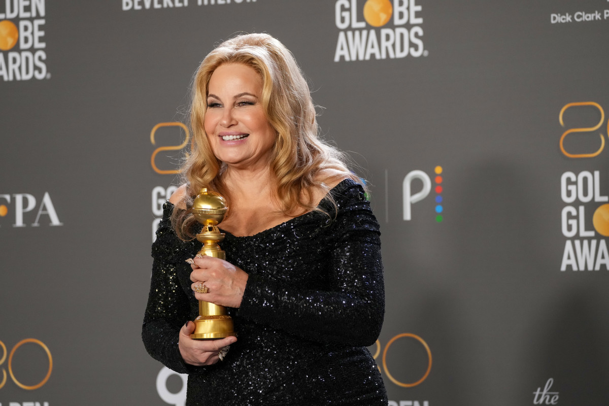 Jennifer Coolidge poses with her Best Supporting Actress Golden Globe.