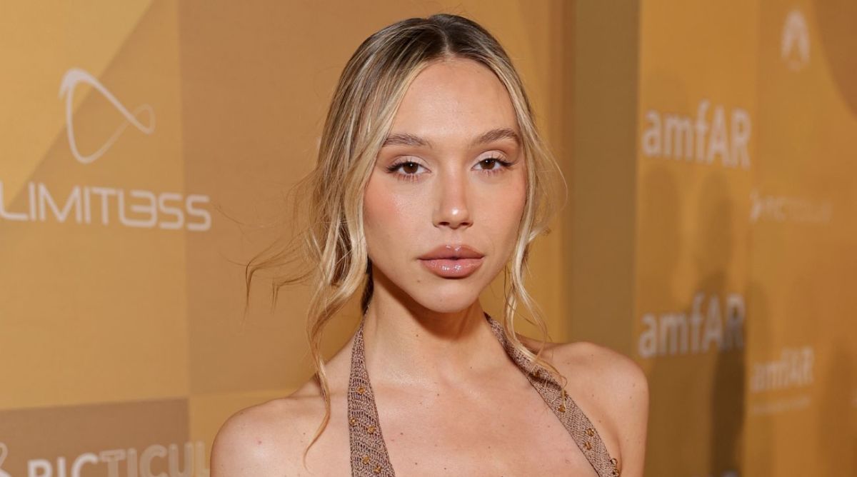 Alexis Ren's Plunging Lace Leopard Gown Hugs Her Curves Perfectly - Sports  Illustrated Lifestyle