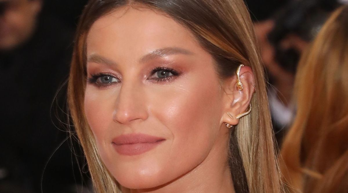 Gisele Bundchen Proves That “Natural Glow” Makeup Will Never Get Old