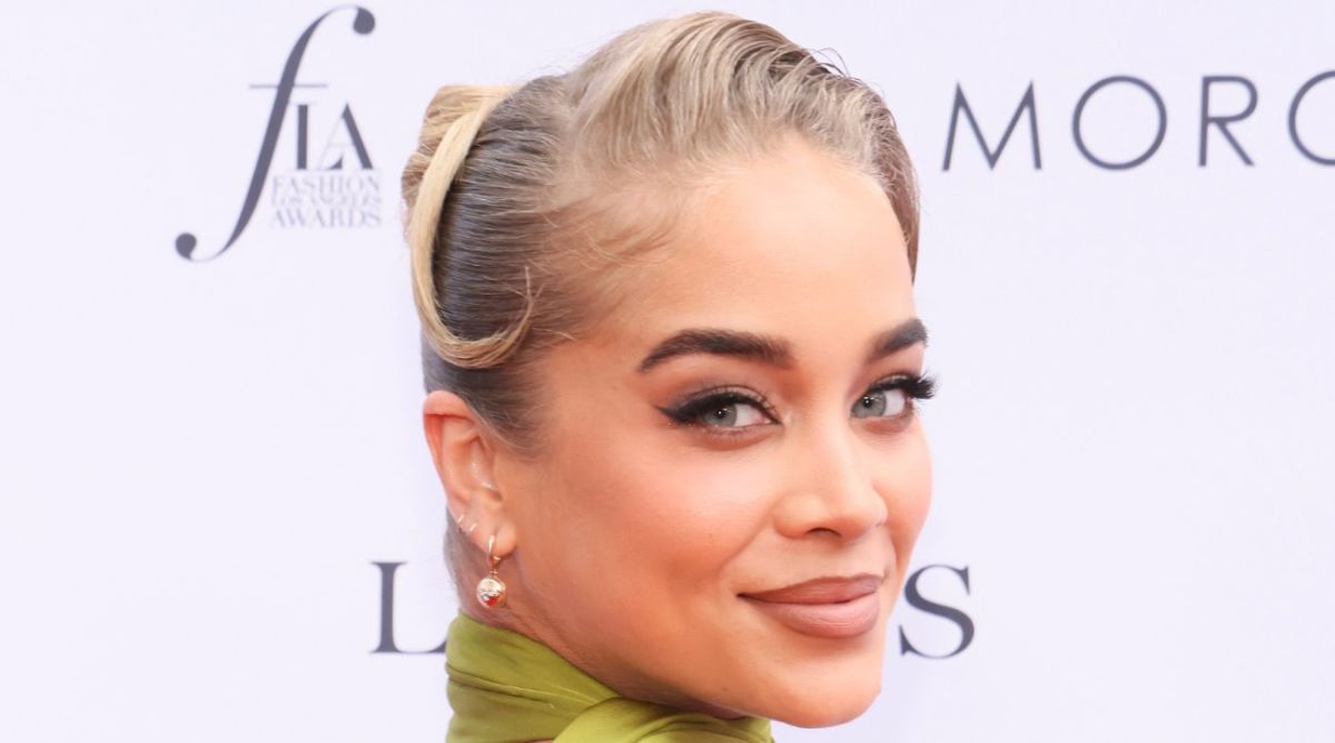 2023 SI Swimsuit Model Jasmine Sanders Elevates Beachy Look With ...