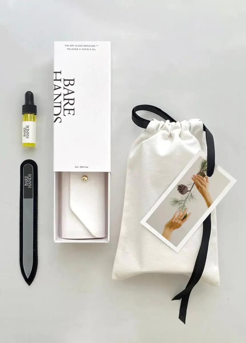 https://lifestyle.si.com/.image/t_share/MTkzMTAwMTg0NTEzNjg1MDQ1/barehands_giftset_900x.webp