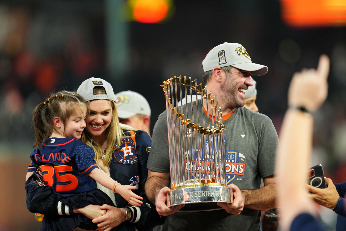 Kate Upton crashes FOX set to celebrate with husband Justin Verlander:  'He's such an artist out there