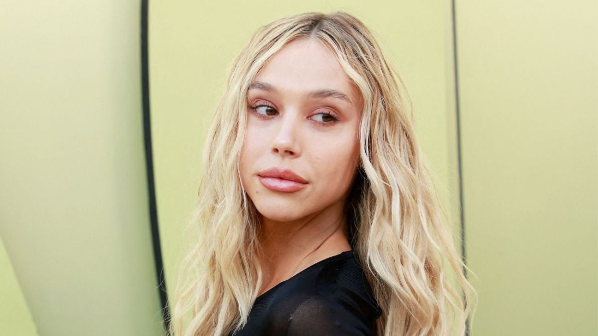 Alexis Ren Brings Mob Wife Aesthetic to the Ski Slopes si_lifestyle