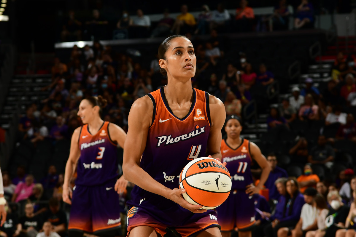 Phoenix Mercury player Skylar Diggins-Smith holds a basketball and prepares to shoot during a WNBA game.