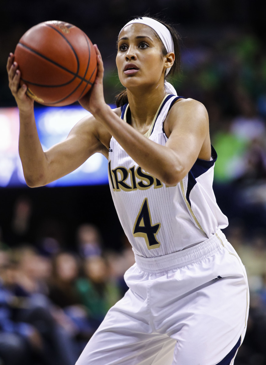 Skylar Diggins-Smith shoots a free throw during a Notre Dame game.
